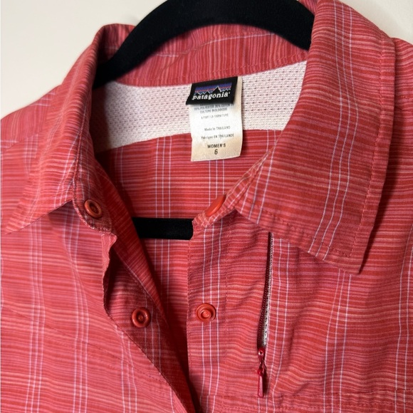 Patagonia Red Plaid Women's Shirt - Picture 2 of 7